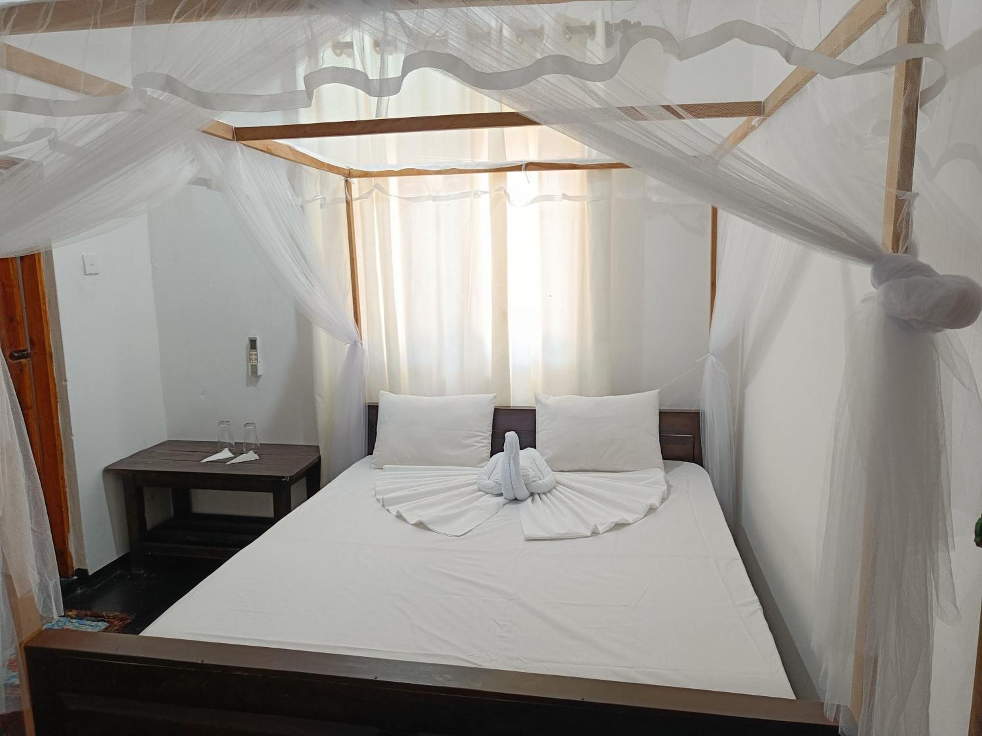 Hotel Kingly Aroma Arugam Bay Habitación foto