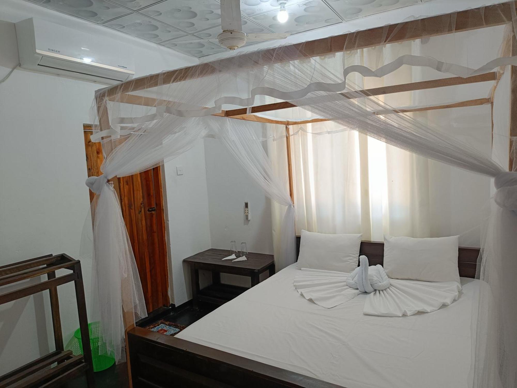 Hotel Kingly Aroma Arugam Bay Habitación foto